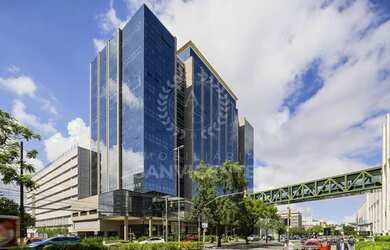 Imagem: O depósito possui 5 Vagas na garagem, 318m² de Área e está