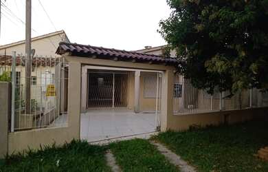 Imagem: A casa possui 3 Dormitórios, 3 Banheiros, 3 Vagas na garagem