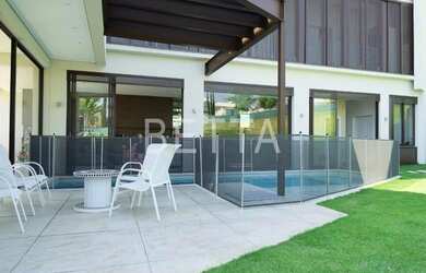 Imagem: A casa em condomínio possui 4 Dormitórios, 4 Banheiros, 4