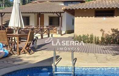 Imagem: A casa possui 4 Dormitórios, 3 Banheiros e 460m² de Área