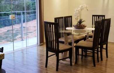 Imagem: A casa em condomínio possui 4 Dormitórios, 5 Banheiros, 4