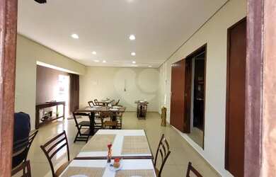 Imagem: A casa possui 1 Dormitório, 5 Banheiros, 205m² de Área e