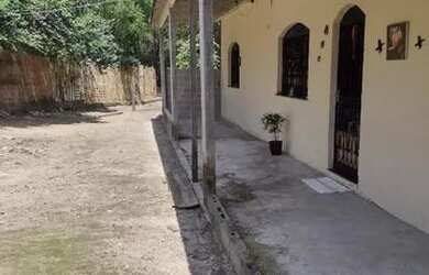 Imagem: A casa possui 1 Dormitório, 1 Banheiro, 730m² de Área e