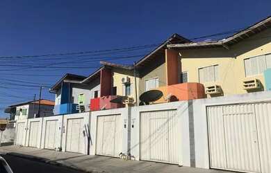 Imagem: A casa possui 2 Dormitórios, 2 Banheiros, 1 Vaga na garagem