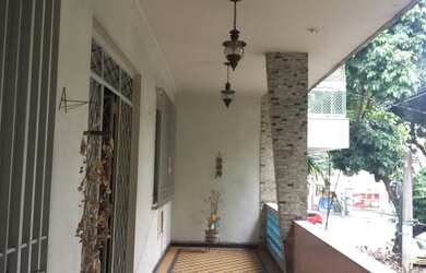 Imagem: A casa possui 5 Dormitórios, 3 Banheiros, 3 Vagas na garagem