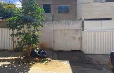 Imagem: A casa possui 5 Dormitórios, 2 Banheiros, 1 Vaga na garagem