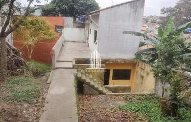 Imagem: A casa possui 3 Dormitórios, 2 Banheiros, 1 Vaga na garagem