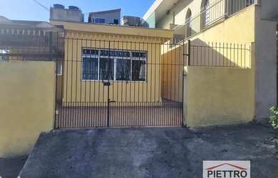 Imagem: A casa possui 2 Dormitórios, 2 Banheiros, 2 Vagas na garagem