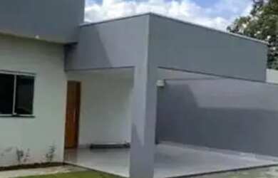 Imagem: A casa possui 3 Dormitórios, 2 Banheiros, 2 Vagas na garagem