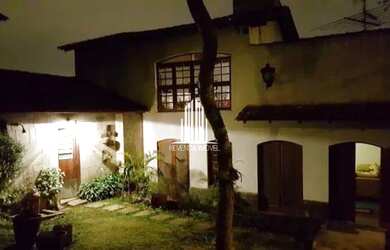 Imagem: A casa possui 3 Dormitórios, 5 Banheiros, 5 Vagas na garagem