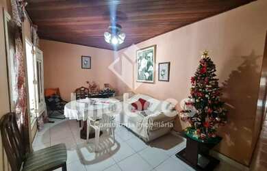 Imagem: A casa possui 4 Dormitórios, 1 Banheiro, 1 Vaga na garagem