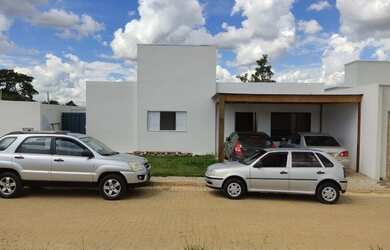 Imagem: A casa em condomínio possui 2 Dormitórios, 2 Banheiros, 2
