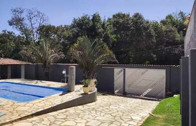 Imagem: A casa possui 4 Dormitórios, 4 Banheiros, 4 Vagas na garagem