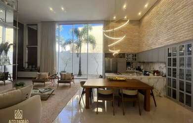 Imagem: A casa em condomínio possui 4 Dormitórios, 4 Banheiros, 4