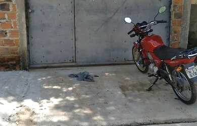 Imagem: A casa possui 2 Dormitórios, 1 Banheiro, 1 Vaga na garagem