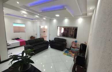 Imagem: A casa possui 4 Dormitórios, 3 Banheiros, 5 Vagas na garagem