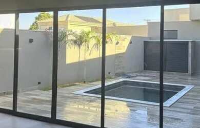 Imagem: A casa em condomínio possui 3 Dormitórios, 5 Banheiros, 4