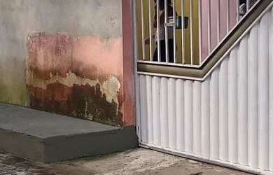 Imagem: A casa possui 3 Dormitórios, 1 Banheiro, 1 Vaga na garagem