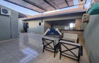 Imagem: A casa possui 3 Dormitórios, 3 Banheiros, 1 Vaga na garagem