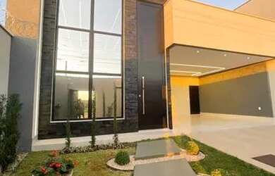 Imagem: A casa possui 3 Dormitórios, 3 Banheiros, 4 Vagas na garagem