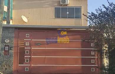 Imagem: A casa possui 3 Dormitórios, 4 Banheiros, 2 Vagas na garagem