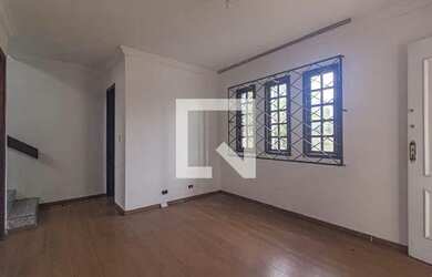 Imagem: A casa possui 5 Dormitórios, 2 Banheiros, 3 Vagas na garagem