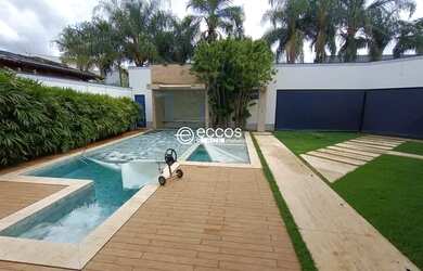 Imagem: A casa em condomínio possui 4 Dormitórios, 5 Banheiros, 5