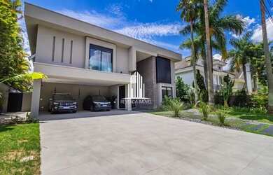 Imagem: A casa em condomínio possui 5 Dormitórios, 5 Banheiros, 5