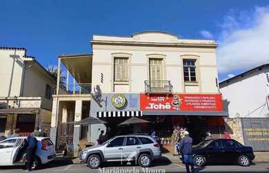 Imagem: A casa possui 5 Dormitórios, 1 Banheiro, 233m² de Área e