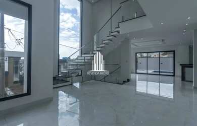 Imagem: A casa em condomínio possui 3 Dormitórios, 4 Banheiros, 2