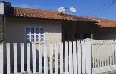 Imagem: A casa em condomínio possui 3 Dormitórios, 1 Banheiro, 1 Vaga