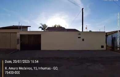 Imagem: A casa possui 3 Dormitórios, 1 Banheiro, 2 Vagas na garagem