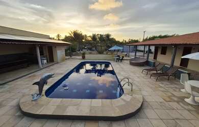 Imagem: A casa possui 5 Dormitórios, 5 Banheiros, 5 Vagas na garagem