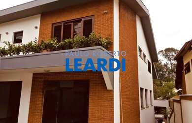 Imagem: A casa em condomínio possui 4 Dormitórios, 5 Banheiros, 3