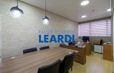 Imagem: O depósito possui 1 Vaga na garagem, 30m² de Área e está