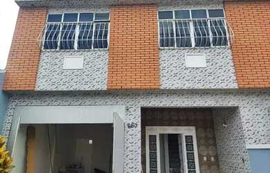 Imagem: A casa possui 4 Dormitórios, 2 Banheiros e está localizado