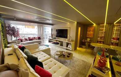 Imagem: O apartamento possui 3 Dormitórios, 5 Banheiros, 3 Vagas na