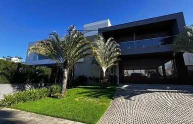 Imagem: A casa possui 5 Dormitórios, 5 Banheiros, 4 Vagas na garagem