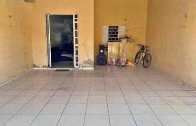 Imagem: A casa possui 2 Dormitórios, 1 Banheiro e está localizado