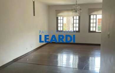 Imagem: A casa possui 3 Dormitórios, 5 Banheiros, 5 Vagas na garagem