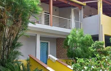 Imagem: A casa possui 4 Dormitórios, 3 Banheiros, 1 Vaga na garagem