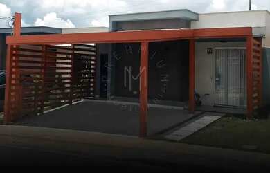 Imagem: A casa possui 3 Dormitórios, 1 Banheiro, 1 Vaga na garagem