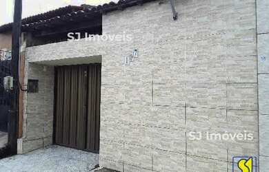 Imagem: A casa possui 3 Dormitórios, 2 Banheiros, 1 Vaga na garagem