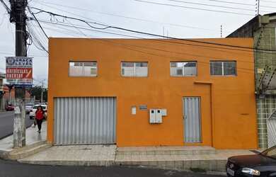 Imagem: A casa possui 2 Dormitórios, 2 Banheiros, 3 Vagas na garagem