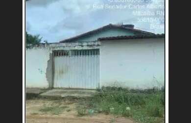 Imagem: A casa possui 2 Dormitórios, 1 Banheiro, 1 Vaga na garagem