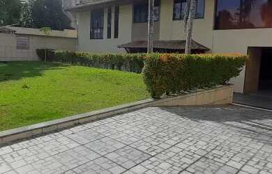 Imagem: A casa em condomínio possui 4 Dormitórios, 5 Banheiros, 5