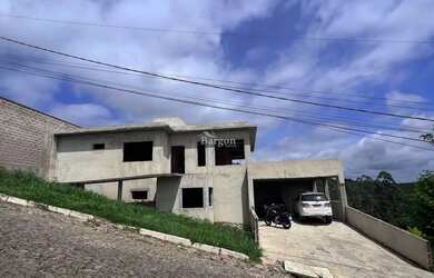 Imagem: A casa em condomínio possui 4 Dormitórios, 2 Banheiros, 5