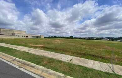 Imagem: O terreno possui 1002m² de Área e está localizado em Parque