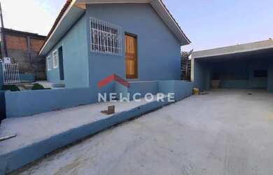 Imagem: A casa possui 3 Dormitórios, 1 Banheiro, 3 Vagas na garagem