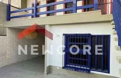 Imagem: A casa possui 3 Dormitórios, 2 Banheiros, 2 Vagas na garagem